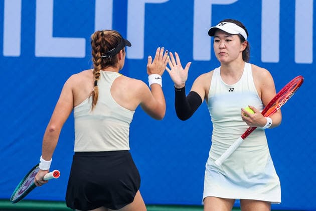 (260126) -- MANILA, Jan. 26, 2026 -- Zhu Lin (R) Solana Sierra celebrate after scoring a point during the women s doubles round of 16 match between Cho I-Hsuan Cho Yi-Tsen of Chinese Taipei and Solana Sierra (Argentina) Zhu Lin (China) at the WTA, Tennis Damen Philippine Women s Open in Manila, the Philippines, Jan. 26, 2026. ) (SP)THE PHILIPPINES-MANILA-TENNIS-WTA PHILIPPINE WOMEN S OPEN-DOUBLES RouellexUmali 