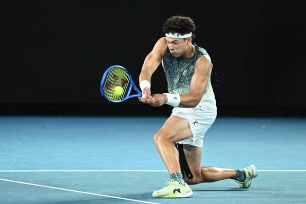 TENNIS AUSTRALIAN OPEN, Ben Shelton of USA in action during the Men™s 4th round match against Casper Ruud of Norway on day 9 of the 2026 Australian Open tennis tournament at Melbourne Park in Melbourne, Monday, January 26, 2026. ( NO ARCHIVING MELBOURNE VICTORIA AUSTRALIA  Copyright: xJOELxCARRETTx 20260126138627698191