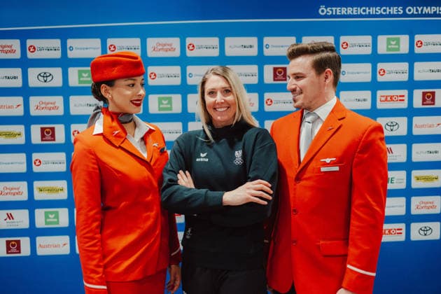 OLYMPICS - Winter Olympic Games, Olympische Spiele, Olympia, OS Milano Cortina 2026 VIENNA,AUSTRIA,26.JAN.26 - OLYMPICS - Winter Olympic Games Milano Cortina 2026, preview, OEOC equipping. Image shows Cornelia Huetter (AUT) and employees of Austrian Airlines.  GEPAxpictures xAlexanderxSolc