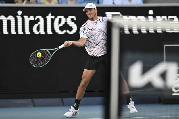 Australian Open 2026 MELBOURNE, AUSTRALIA - JANUARY 26: Luciano Darderi (ITA) in action against Jannik Sinner (ITA) (not seen) during round 4 at the Australian Open grand slam tennis tournament at Melbourne Park in Melbourne, Australia on January 26, 2026 Mark Avellino Anadolu Melbourne Australia. Editorial use only. Please get in touch for any other usage.  Copyright: x2026xAnadoluxMarkxAvellinox