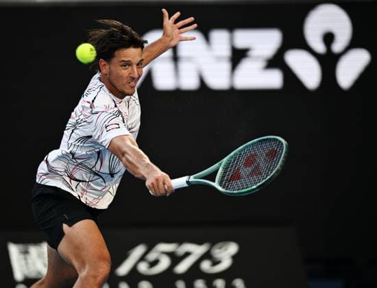 (260126) -- MELBOURNE, Jan. 26, 2026 -- Luciano Darderi hits a return during the men s singles 4th round match between Luciano Darderi of Italy and Jannik Sinner of Italy at the Australian Open tennis tournament in Melbourne, Australia, Jan. 26, 2026. (Photo by Xinhua) (SP)AUSTRALIA-MELBOURNE-TENNIS-AUSTRALIAN OPEN-MEN S SINGLES WangxShen 