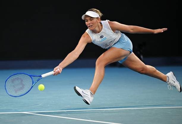 (260126) -- MELBOURNE, Jan. 26, 2026 -- Maddison Inglis hits a return during the women s singles 4th round match between Maddison Inglis of Australia and Iga Swiatek of Poland at the Australian Open tennis tournament in Melbourne, Australia, Jan. 26, 2026. (Photo by Xinhua) (SP)AUSTRALIA-MELBOURNE-TENNIS-AUSTRALIAN OPEN-WOMEN S SINGLES WangxShen 