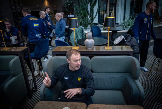 MALMÖ, SWEDEN 2026-01-24 national team, Nationalteam captain Michael Apelgren is interviewed at Monday s press conference, PK, Pressekonferenz with the Swedish national handball team at the Scandic Triangeln player hotel in Malmö after the loss in the intermediate round against Iceland. MALMÖ SWEDEN x50090x