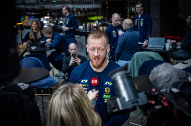 MALMÖ, SWEDEN 2026-01-24 Jim Gottfridsson is interviewed at Monday s press conference, PK, Pressekonferenz with the Swedish national handball team at the Scandic Triangeln player hotel in Malmö after the loss in the intermediate round against Iceland. MALMÖ SWEDEN x50090x