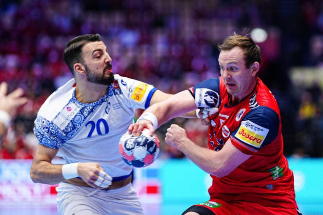 Miguel Neves (Portugal, 20), Sander Sagosen (Norwegen, 05) DEN, Portugal vs. Norwegen, Handball, EHF Europameisterschaft 2026, Hauptrunde, Spieltag 3, 26.01.2026 DEN, Portugal vs. Norwegen, Handball, EHF Europameisterschaft 2026, Hauptrunde, Spieltag 3, 26.01.2026 Herning Copyright: xEibner-Pressefoto MarcelxvonxFehrnx EP_MFN