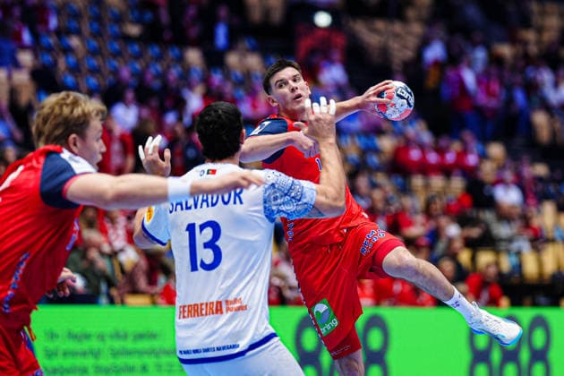 Wurf Tor Patrick Anderson (Norwegen, 35) DEN, Portugal vs. Norwegen, Handball, EHF Europameisterschaft 2026, Hauptrunde, Spieltag 3, 26.01.2026 DEN, Portugal vs. Norwegen, Handball, EHF Europameisterschaft 2026, Hauptrunde, Spieltag 3, 26.01.2026 Herning Copyright: xEibner-Pressefoto MarcelxvonxFehrnx EP_MFN