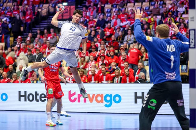 26.01.2026, Handball, Men s EHF EURO 2026, Norwegen - Portugal, Jyske Bank Boxen in Herning, Dänemark, Main Round: Diogo Ferraz Branquinho (Portugal 23) wirft den Ball auf das Tor von Robin Paulsen Haug (Norway 01) Dänemark