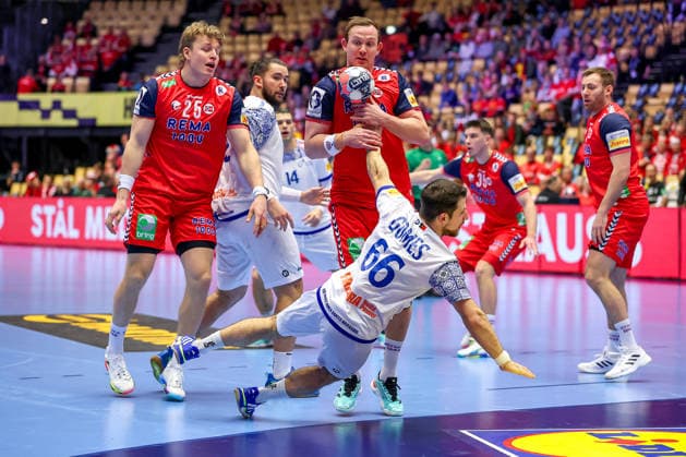 26.01.2026, Handball, Men s EHF EURO 2026, Norwegen - Portugal, Jyske Bank Boxen in Herning, Dänemark, Main Round: Joao Pedro Vinhas Silva Gomes (Portugal 66) im Zweikampf gegen Martin Hernes Hovde (Norway 25) Sander Sagosen (Norway 05) Dänemark
