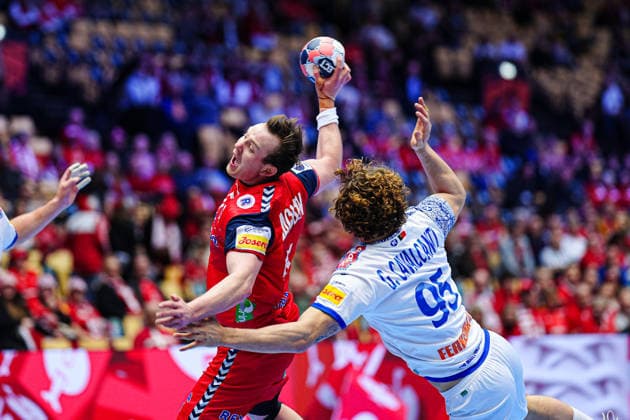 Sander Sagosen (Norwegen, 05), Gabriel Cavalcanti (Portugal, 95) DEN, Portugal vs. Norwegen, Handball, EHF Europameisterschaft 2026, Hauptrunde, Spieltag 3, 26.01.2026 DEN, Portugal vs. Norwegen, Handball, EHF Europameisterschaft 2026, Hauptrunde, Spieltag 3, 26.01.2026 Herning Copyright: xEibner-Pressefoto MarcelxvonxFehrnx EP_MFN