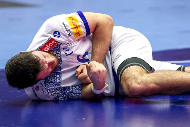 26.01.2026, Handball, Men s EHF EURO 2026, Norwegen - Portugal, Jyske Bank Boxen in Herning, Dänemark, Main Round: Joao Pedro Vinhas Silva Gomes (Portugal 66) mit Schmerzen am Boden Dänemark