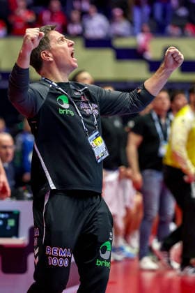 26.01.2026, Handball, Men s EHF EURO 2026, Norwegen - Portugal, Jyske Bank Boxen in Herning, Dänemark, Main Round: Headcoach Jonas Liberg Wille (Norway hc) gestikulierend am Spielfeldrand Dänemark