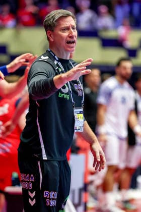 26.01.2026, Handball, Men s EHF EURO 2026, Norwegen - Portugal, Jyske Bank Boxen in Herning, Dänemark, Main Round: Headcoach Jonas Liberg Wille (Norway hc) gestikulierend am Spielfeldrand Dänemark