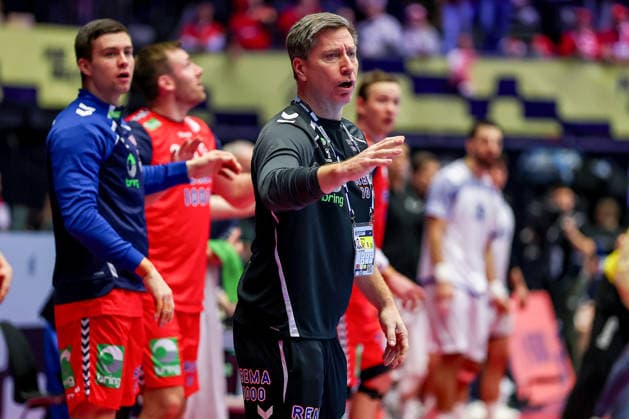 26.01.2026, Handball, Men s EHF EURO 2026, Norwegen - Portugal, Jyske Bank Boxen in Herning, Dänemark, Main Round: Headcoach Jonas Liberg Wille (Norway hc) gestikulierend am Spielfeldrand Dänemark