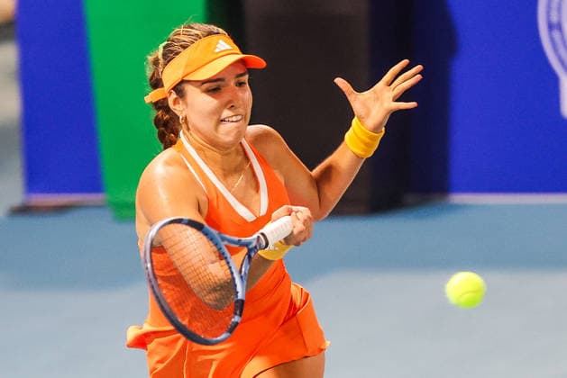 (260126) -- MANILA, Jan. 26, 2026 -- Camila Osorio of Colombia competes during the women s singles round of 32 match between Camila Osorio of Colombia and Hosogi Sakura of Japan at the WTA, Tennis Damen Philippine Women s Open in Manila, the Philippines, Jan. 26, 2026. ) (SP)PHILIPPINES-MANILA-TENNIS-WTA PHILIPPINE WOMEN S OPEN-SINGLES ROUELLExUMALI 