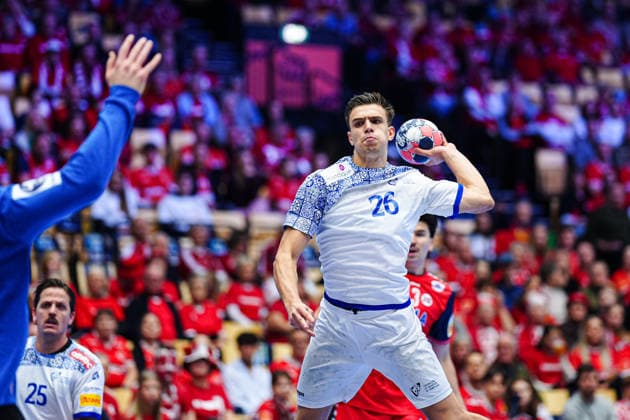 Wurf Tor Francisco Costa (Portugal, 26) DEN, Portugal vs. Norwegen, Handball, EHF Europameisterschaft 2026, Hauptrunde, Spieltag 3, 26.01.2026 DEN, Portugal vs. Norwegen, Handball, EHF Europameisterschaft 2026, Hauptrunde, Spieltag 3, 26.01.2026 Herning Copyright: xEibner-Pressefoto MarcelxvonxFehrnx EP_MFN