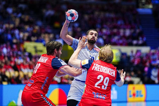 Vetle Roenningen (Norwegen, 10), Martim Costa (Portugal, 79), Magnus Fredriksen (Norwegen, 29) DEN, Portugal vs. Norwegen, Handball, EHF Europameisterschaft 2026, Hauptrunde, Spieltag 3, 26.01.2026 DEN, Portugal vs. Norwegen, Handball, EHF Europameisterschaft 2026, Hauptrunde, Spieltag 3, 26.01.2026 Herning Copyright: xEibner-Pressefoto MarcelxvonxFehrnx EP_MFN
