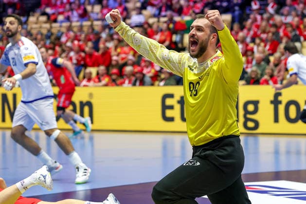 26.01.2026, Handball, Men s EHF EURO 2026, Norwegen - Portugal, Jyske Bank Boxen in Herning, Dänemark, Main Round: Diogo Pires Andrade Heliodoro Valerio (Portugal 99) jubelnd nach der Parade Dänemark