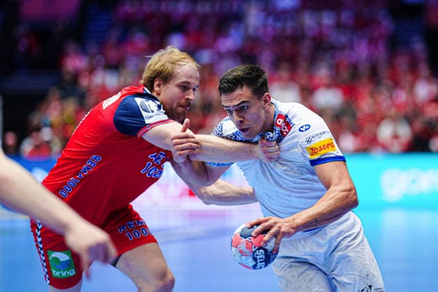Magnus Fredriksen (Norwegen, 29), Francisco Costa (Portugal, 26) DEN, Portugal vs. Norwegen, Handball, EHF Europameisterschaft 2026, Hauptrunde, Spieltag 3, 26.01.2026 DEN, Portugal vs. Norwegen, Handball, EHF Europameisterschaft 2026, Hauptrunde, Spieltag 3, 26.01.2026 Herning *** Magnus Fredriksen Norway, 29 , Francisco Costa Portugal, 26 DEN, Portugal vs Norway, Handball, EHF European Championship 2026, Main Round, Matchday 3, 26 01 2026 DEN, Portugal vs Norway, Handball, EHF European Championship 2026, Main Round, Matchday 3, 26 01 2026 Herning Copyright: xEibner-Pressefoto MarcelxvonxFehrnx EP_MFN
