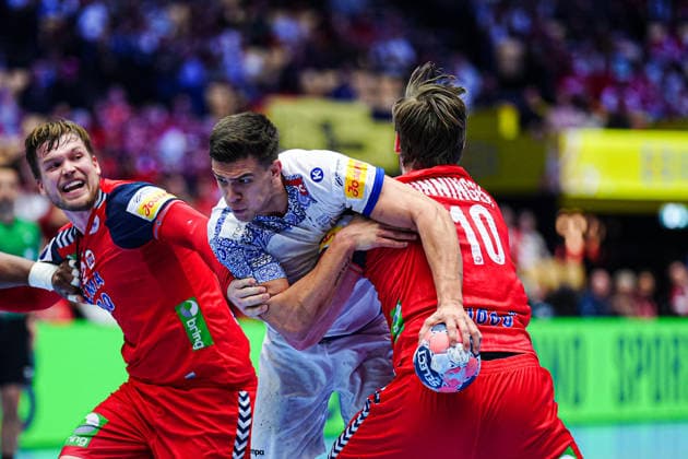 Thomas Solstad (Norwegen, 32), Francisco Costa (Portugal, 26), Vetle Roenningen (Norwegen, 10) DEN, Portugal vs. Norwegen, Handball, EHF Europameisterschaft 2026, Hauptrunde, Spieltag 3, 26.01.2026 DEN, Portugal vs. Norwegen, Handball, EHF Europameisterschaft 2026, Hauptrunde, Spieltag 3, 26.01.2026 Herning Copyright: xEibner-Pressefoto MarcelxvonxFehrnx EP_MFN