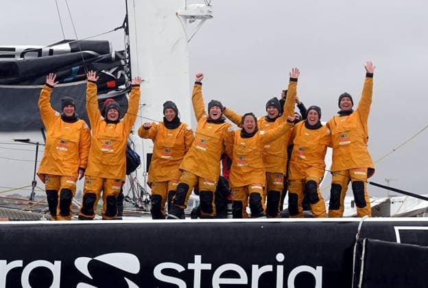Trophée Jules-Verne PHOTOPQR LE TELEGRAMME Nicolas Créach ; ; 26 01 2026 ; Brest (29) 25-01-2026 Voile Trophée Jules-Verne L arrivée de l équipage des femmes de The Famous Project CIC Alexia Barrier, Dee Caffari, Annemieke Bes, Rebecca Gmür Hornell, Deborah Blair, Molly LaPointe, Támara Echegoyen et Stacey Jackson qui vienne de boucler le tour du monde. Photo Nicolas Créach French skipper Alexia Barrier and crew members celebrate as they approach Brest harbour on the Ultim multihull Idec after crossing the finish line of the Jules Verne Trophy, off the coast of Brest, Brittany, on January 26, 2026 France  Copyright: xPHOTOPQR LExTELEGRAMME MAXPPPxNicolasxCréachx 20260126TGB8907 20260126TGB8907