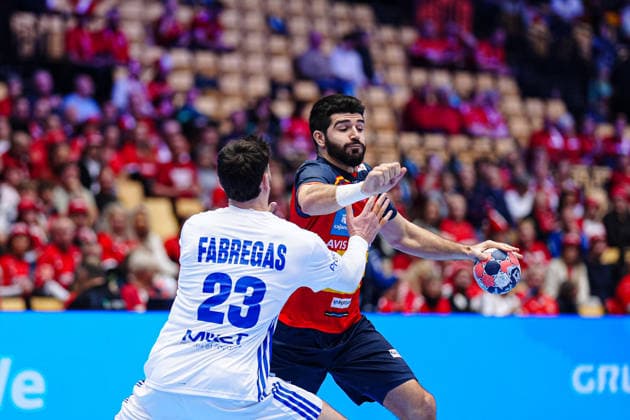 Ludovic Fabregas (Frankreich, 23), Imanol Garciandia (Spanien, 18) DEN, Spanien vs. Frankreich, Handball, EHF Europameisterschaft 2026, Hauptrunde, Spieltag 3, 26.01.2026 DEN, Spanien vs. Frankreich, Handball, EHF Europameisterschaft 2026, Hauptrunde, Spieltag 3, 26.01.2026 Herning Copyright: xEibner-Pressefoto MarcelxvonxFehrnx EP_MFN