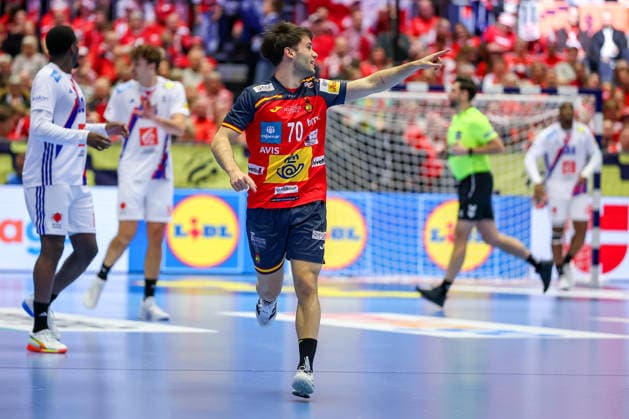 26.01.2026, Handball, Men s EHF EURO 2026, Frankreich - Spanien, Jyske Bank Boxen in Herning, Dänemark, Main Round: Daniel Fernandez Jimenez (Espania 70) jubelnd Dänemark