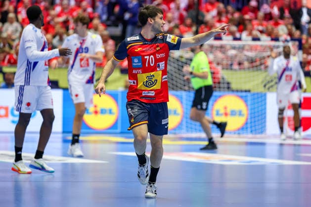 26.01.2026, Handball, Men s EHF EURO 2026, Frankreich - Spanien, Jyske Bank Boxen in Herning, Dänemark, Main Round: Daniel Fernandez Jimenez (Espania 70) jubelnd Dänemark
