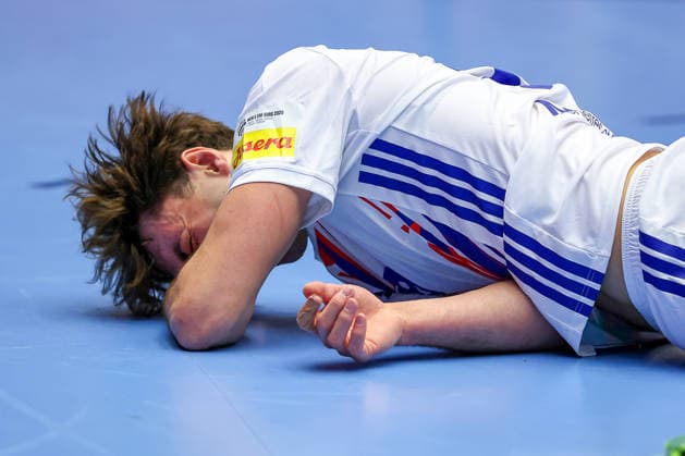 26.01.2026, Handball, Men s EHF EURO 2026, Frankreich - Spanien, Jyske Bank Boxen in Herning, Dänemark, Main Round: Thibaud Briet (France 39) enttäuscht Enttäuschung liegt auf dem Boden Dänemark