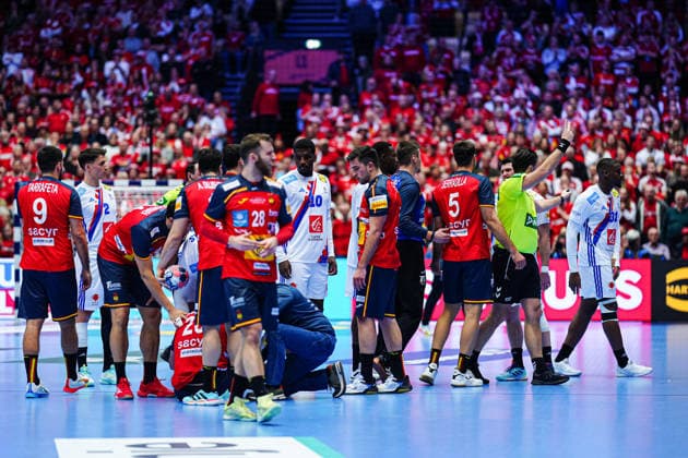 Verletzung Abel Serdio (Spanien, 20) DEN, Spanien vs. Frankreich, Handball, EHF Europameisterschaft 2026, Hauptrunde, Spieltag 3, 26.01.2026 DEN, Spanien vs. Frankreich, Handball, EHF Europameisterschaft 2026, Hauptrunde, Spieltag 3, 26.01.2026 Herning Copyright: xEibner-Pressefoto MarcelxvonxFehrnx EP_MFN