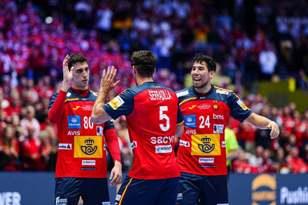Spanien jubelt Jubel nach Sieg Spielende DEN, Spanien vs. Frankreich, Handball, EHF Europameisterschaft 2026, Hauptrunde, Spieltag 3, 26.01.2026 DEN, Spanien vs. Frankreich, Handball, EHF Europameisterschaft 2026, Hauptrunde, Spieltag 3, 26.01.2026 Herning Copyright: xEibner-Pressefoto MarcelxvonxFehrnx EP_MFN