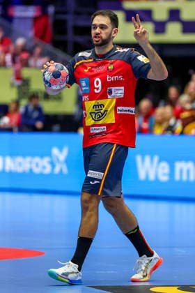 26.01.2026, Handball, Men s EHF EURO 2026, Frankreich - Spanien, Jyske Bank Boxen in Herning, Dänemark, Main Round: Ian Tarrafeta Serrano (Espania 09) gestikulierend auf dem Spielfeld Dänemark