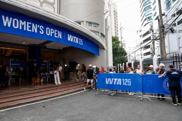 Philippine Women s Open People queue outside the Rizal Memorial Coliseum during day one of the Philippine Women s Open in Manila, Philippines on January 26, 2026. The Philippine Women s Open runs from January 26 to 31 2026 Manila Philippines  Copyright: xMatrixxImagesx xMarkxCristinox