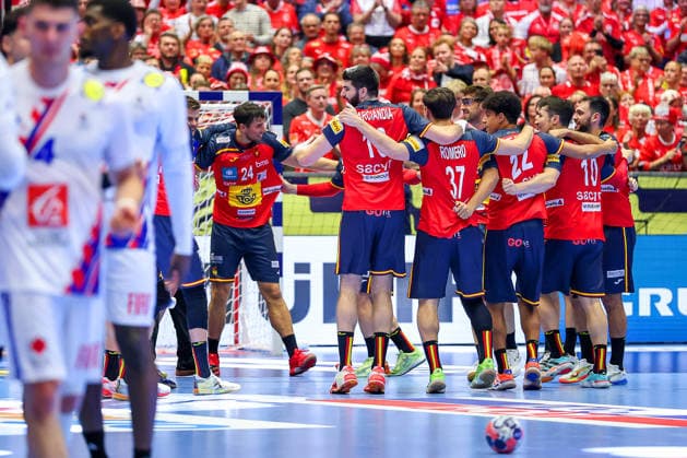 26.01.2026, Handball, Men s EHF EURO 2026, Frankreich - Spanien, Jyske Bank Boxen in Herning, Dänemark, Main Round: Jubel nach dem Sieg der Spanier gegen Frankreich. Dänemark