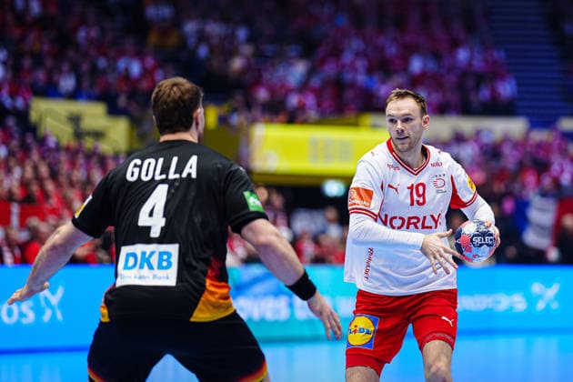 Johannes Golla (Deutschland, 04), Mathias Gidsel (Daenemark, 19) DEN, Deutschland vs. Daenemark, Handball, EHF Europameisterschaft 2026, Hauptrunde, Spieltag 3, 26.01.2026 DEN, Deutschland vs. Daenemark, Handball, EHF Europameisterschaft 2026, Hauptrunde, Spieltag 3, 26.01.2026 Herning Copyright: xEibner-Pressefoto MarcelxvonxFehrnx EP_MFN