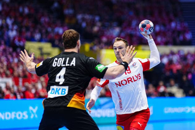 Johannes Golla (Deutschland, 04), Mathias Gidsel (Daenemark, 19) DEN, Deutschland vs. Daenemark, Handball, EHF Europameisterschaft 2026, Hauptrunde, Spieltag 3, 26.01.2026 DEN, Deutschland vs. Daenemark, Handball, EHF Europameisterschaft 2026, Hauptrunde, Spieltag 3, 26.01.2026 Herning Copyright: xEibner-Pressefoto MarcelxvonxFehrnx EP_MFN