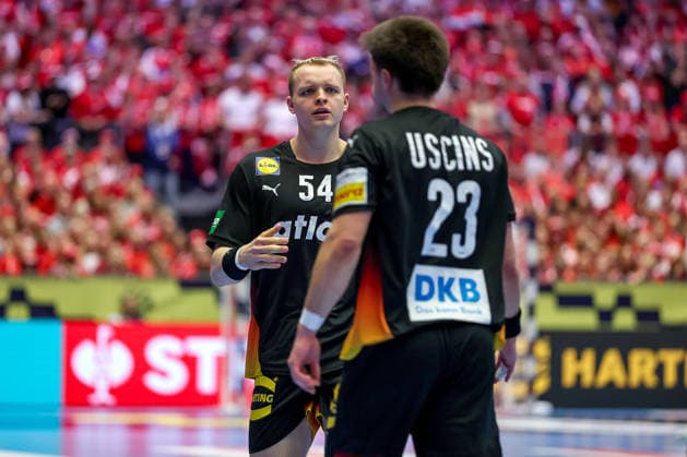 26.01.2026, Handball, Men s EHF EURO 2026, Deutschland - Dänemark, Jyske Bank Boxen in Herning, Dänemark, Main Round: Justus Fischer (Germany 54) neben Renars Uscins (Germany 23) Dänemark