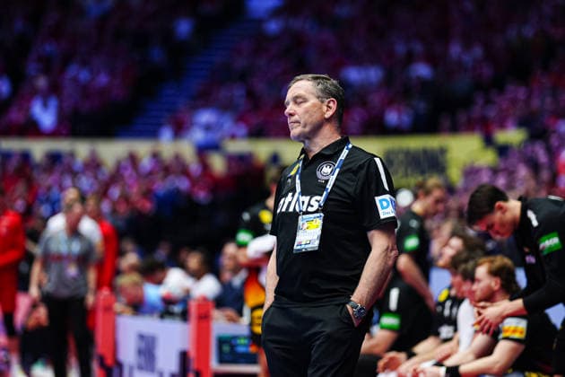Alfred Gislason (Deutschland, Trainer) verzweifelt DEN, Deutschland vs. Daenemark, Handball, EHF Europameisterschaft 2026, Hauptrunde, Spieltag 3, 26.01.2026 DEN, Deutschland vs. Daenemark, Handball, EHF Europameisterschaft 2026, Hauptrunde, Spieltag 3, 26.01.2026 Herning Copyright: xEibner-Pressefoto MarcelxvonxFehrnx EP_MFN