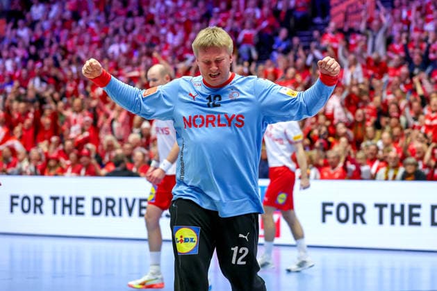 26.01.2026, Handball, Men s EHF EURO 2026, Deutschland - Dänemark, Jyske Bank Boxen in Herning, Dänemark, Main Round: Emil Nielsen (Denmark 12) jubelnd Dänemark