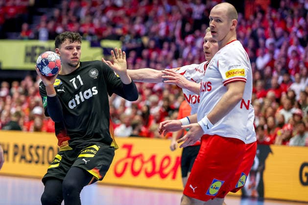 26.01.2026, Handball, Men s EHF EURO 2026, Deutschland - Dänemark, Jyske Bank Boxen in Herning, Dänemark, Main Round: Marko Grgic (Germany 71) im Zweikampf gegen Magnus Saugstrup Jensen (Denmark 15) Simon Hald Jensen (Denmark 34) Dänemark