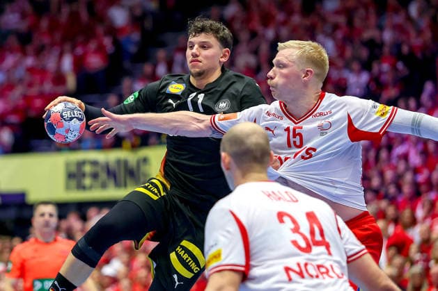 26.01.2026, Handball, Men s EHF EURO 2026, Deutschland - Dänemark, Jyske Bank Boxen in Herning, Dänemark, Main Round: Marko Grgic (Germany 71) im Zweikampf gegen Magnus Saugstrup Jensen (Denmark 15) Simon Hald Jensen (Denmark 34) Dänemark