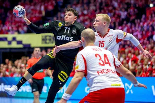 26.01.2026, Handball, Men s EHF EURO 2026, Deutschland - Dänemark, Jyske Bank Boxen in Herning, Dänemark, Main Round: Marko Grgic (Germany 71) im Zweikampf gegen Magnus Saugstrup Jensen (Denmark 15) Simon Hald Jensen (Denmark 34) Dänemark