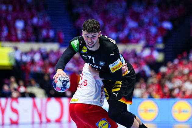 Magnus Saugstrup (Daenemark, 15), Marko Grgic (Deutschland, 71) DEN, Deutschland vs. Daenemark, Handball, EHF Europameisterschaft 2026, Hauptrunde, Spieltag 3, 26.01.2026 DEN, Deutschland vs. Daenemark, Handball, EHF Europameisterschaft 2026, Hauptrunde, Spieltag 3, 26.01.2026 Herning Copyright: xEibner-Pressefoto MarcelxvonxFehrnx EP_MFN