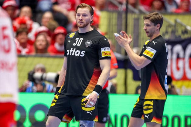 26.01.2026, Handball, Men s EHF EURO 2026, Deutschland - Dänemark, Jyske Bank Boxen in Herning, Dänemark, Main Round: Tom Kiesler (Germany 30) neben Rune Dahmke (Germany 34) Dänemark
