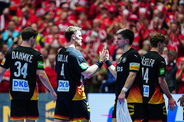 Deutschland enttaeuscht enttaeuschung nach Niederlage DEN, Deutschland vs. Daenemark, Handball, EHF Europameisterschaft 2026, Hauptrunde, Spieltag 3, 26.01.2026 DEN, Deutschland vs. Daenemark, Handball, EHF Europameisterschaft 2026, Hauptrunde, Spieltag 3, 26.01.2026 Herning Copyright: xEibner-Pressefoto MarcelxvonxFehrnx EP_MFN