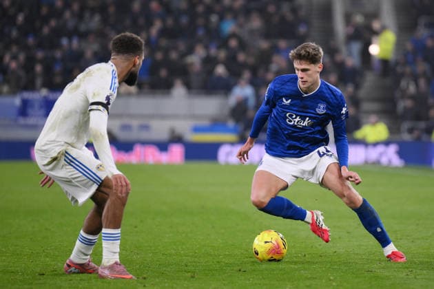 Everton v Leeds United, Premier League Everton™s Harrison Armstrong and Leeds United s Jayden Bogle in action during the Everton v Leeds United Premier League match at the Hill Dickinson Stadium, Liverpool, England on 26 January 2026 Credit: Gary Oakley Every Second Media Editorial use only. All images are copyright Every Second Media Limited. No images may be reproduced without prior permission. All rights reserved. Premier League and Football League images are subject to licensing agreements with Football DataCo Limited. see https: www.football-dataco.com Copyright: xIMAGO EveryxSecondxMediax ESM-1774-0022 GaryxOakleyx xEveryxSecondxMediax