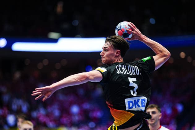 Wurf Tor Miro Schluroff (Deutschland, 05) DEN, Deutschland vs. Daenemark, Handball, EHF Europameisterschaft 2026, Hauptrunde, Spieltag 3, 26.01.2026 DEN, Deutschland vs. Daenemark, Handball, EHF Europameisterschaft 2026, Hauptrunde, Spieltag 3, 26.01.2026 Herning Copyright: xEibner-Pressefoto MarcelxvonxFehrnx EP_MFN