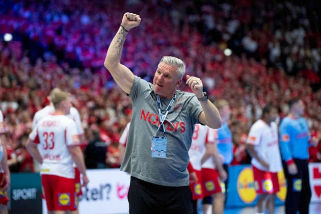 European Men s Handball Championship: Denmark - Germany Denmark s national coach Nikolaj Jacobsen celebrates the victory with the fans after the EHF Euro 2026 main round men s handball match between Denmark and Germany at Jyske Bank Boxen in Herning, Monday, January 26, 2026. (Photo: Bo Amstrup Ritzau Scanpix) , Herning Denmark Mors Copyright: BoxAmrstrupx xRitzauxScanpix BoxAmstrupx spdk20260126-221926-L