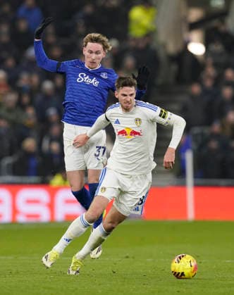 Liverpool, England, 26th January 2026. James Garner of Everton (l) and Anton Stach of Leeds United (r) during the Everton vs Leeds United Premier League match at Hill Dickinson Stadium, Liverpool. Picture credit should read: Andrew Yates Sportimage EDITORIAL USE ONLY. No use with unauthorised audio, video, data, fixture lists, club league logos or live services. Online in-match use limited to 120 images, no video emulation. No use in betting, games or single club league player publications. SPI_043_AY_Everton_Leeds SPI-4481-0045