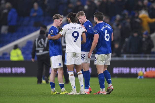 Everton v Leeds United, Premier League Everton players with Leeds United s Dominic Calvert-Lewin during the Everton v Leeds United Premier League match at the Hill Dickinson Stadium, Liverpool, England on 26 January 2026 Credit: Gary Oakley Every Second Media Editorial use only. All images are copyright Every Second Media Limited. No images may be reproduced without prior permission. All rights reserved. Premier League and Football League images are subject to licensing agreements with Football DataCo Limited. see https: www.football-dataco.com Copyright: xIMAGO EveryxSecondxMediax ESM-1774-0040 GaryxOakleyx xEveryxSecondxMediax