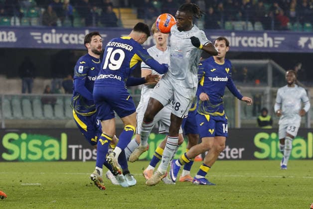 CALCIO - Serie A - Hellas Verona FC vs Udinese Calcio Tobias Slotsager of Hellas Verona FC battle for the ball with Lennon Miller of Udinese FC during Hellas Verona FC vs Udinese Calcio, 22Â° Serie A Enilive 2025-26 game at Marcantonio Bentegodi stadium in Verona (VR), Italy, on January 26, 2026. Verona Italy  Copyright: xIPAxSport ABACAx